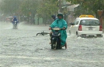 Nha Trang trong mưa bão (Photo: AP)